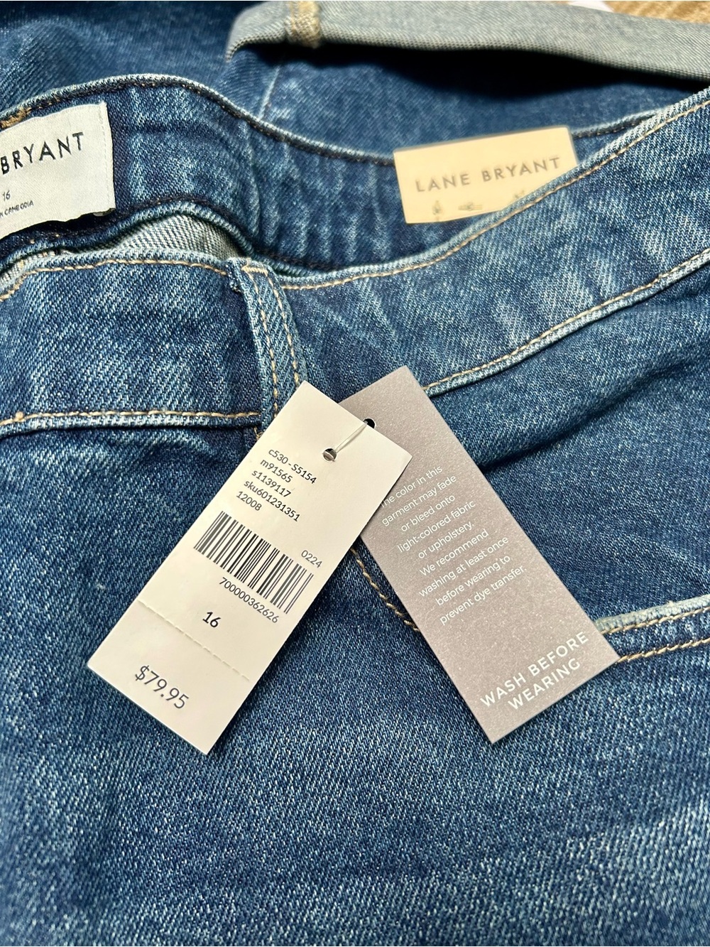 LANE BRYANT MID RISE BOYFRIEND CAPRI, MEDIUM BLUE DENIM, PLUS SIZE 16, NWT